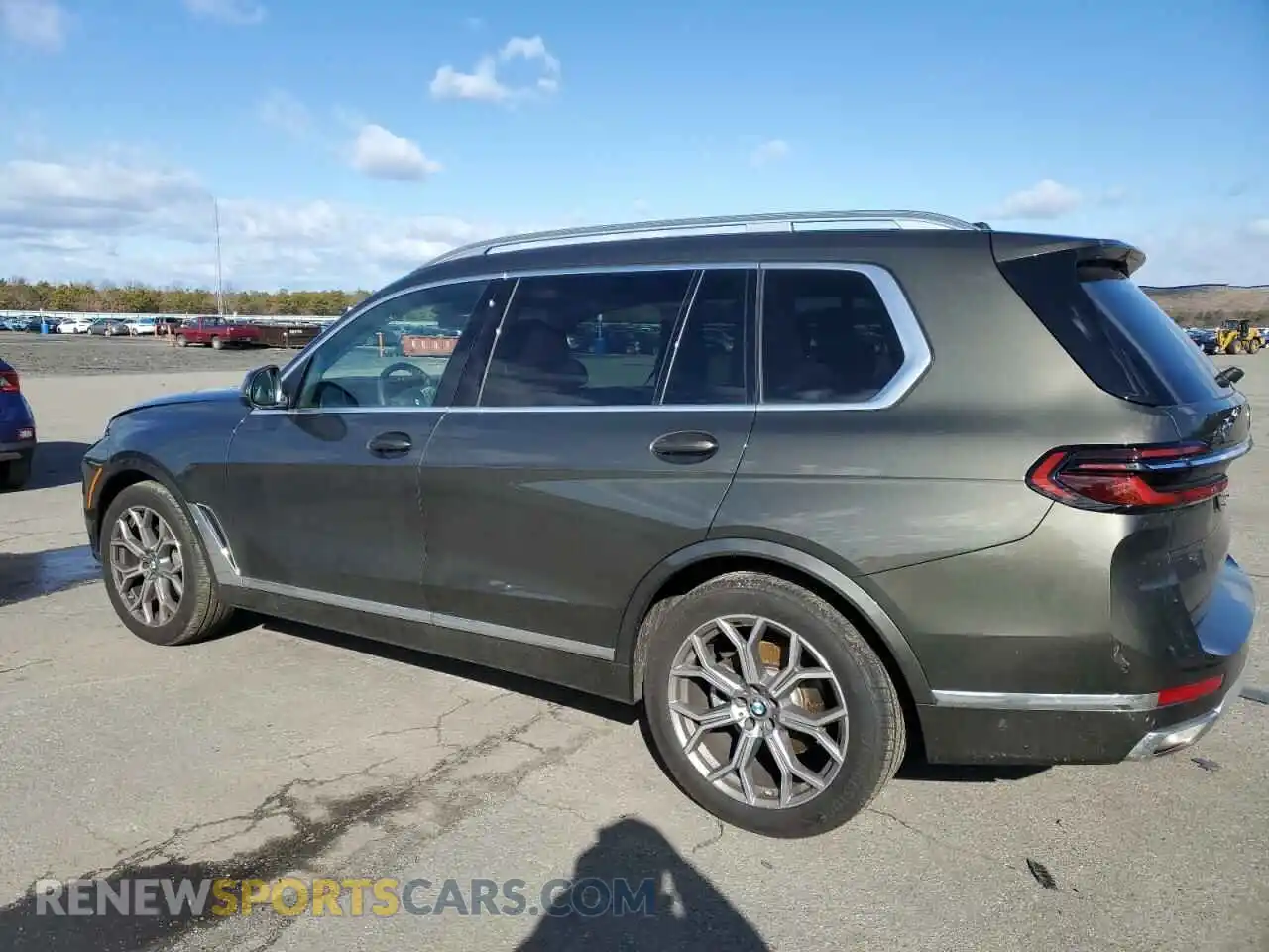 2 Photograph of a damaged car 5UX23EM05R9T03502 BMW X7 2024