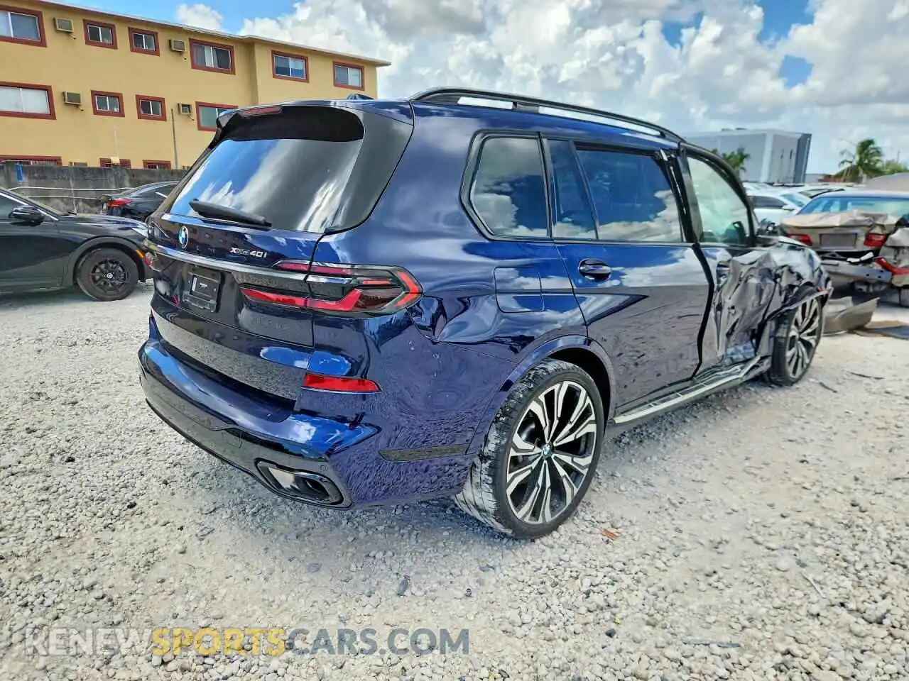 3 Photograph of a damaged car 5UX23EM05R9T29193 BMW X7 2024