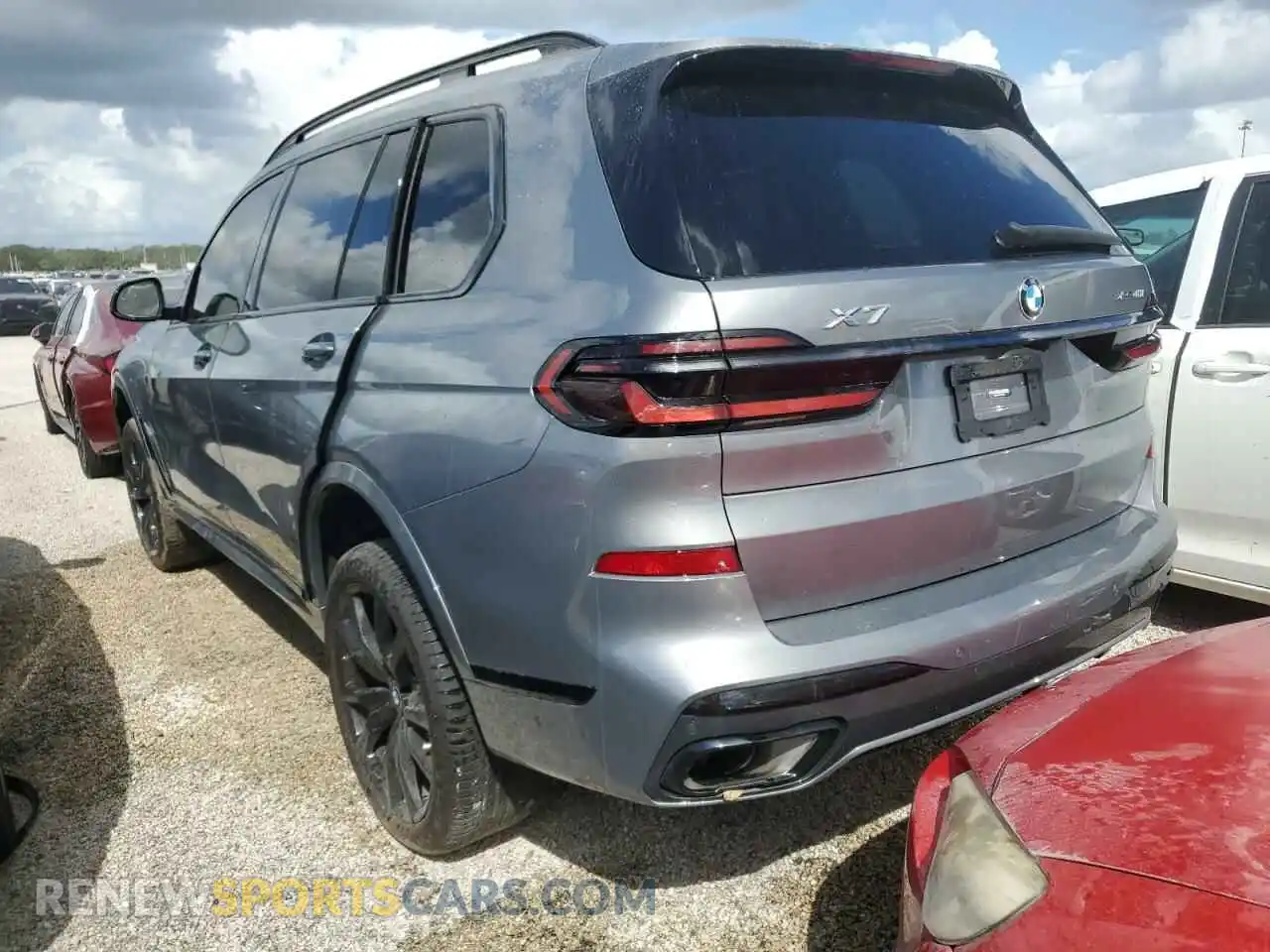 2 Photograph of a damaged car 5UX23EM05R9T35303 BMW X7 2024