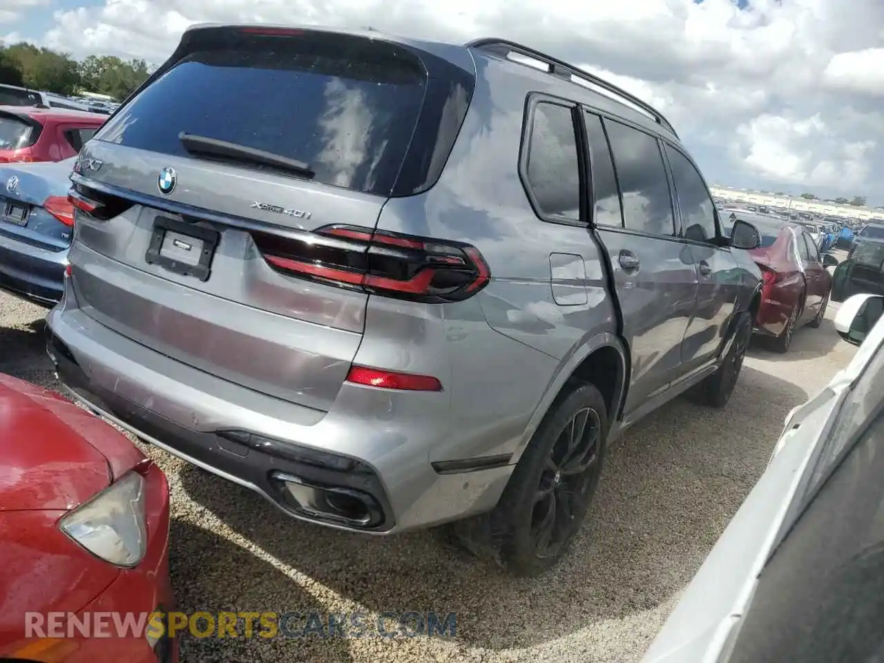 3 Photograph of a damaged car 5UX23EM05R9T35303 BMW X7 2024