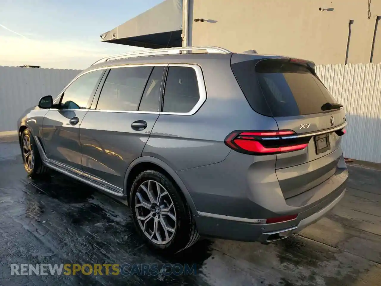 2 Фотография поврежденного автомобиля 5UX23EM05R9T61898 BMW X7 2024