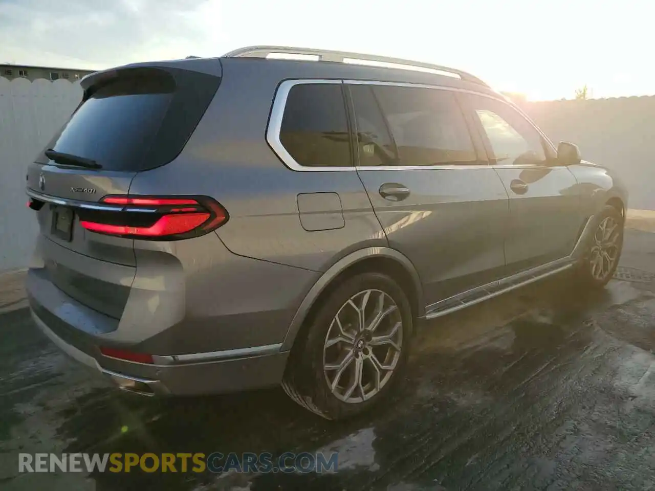 3 Фотография поврежденного автомобиля 5UX23EM05R9T61898 BMW X7 2024