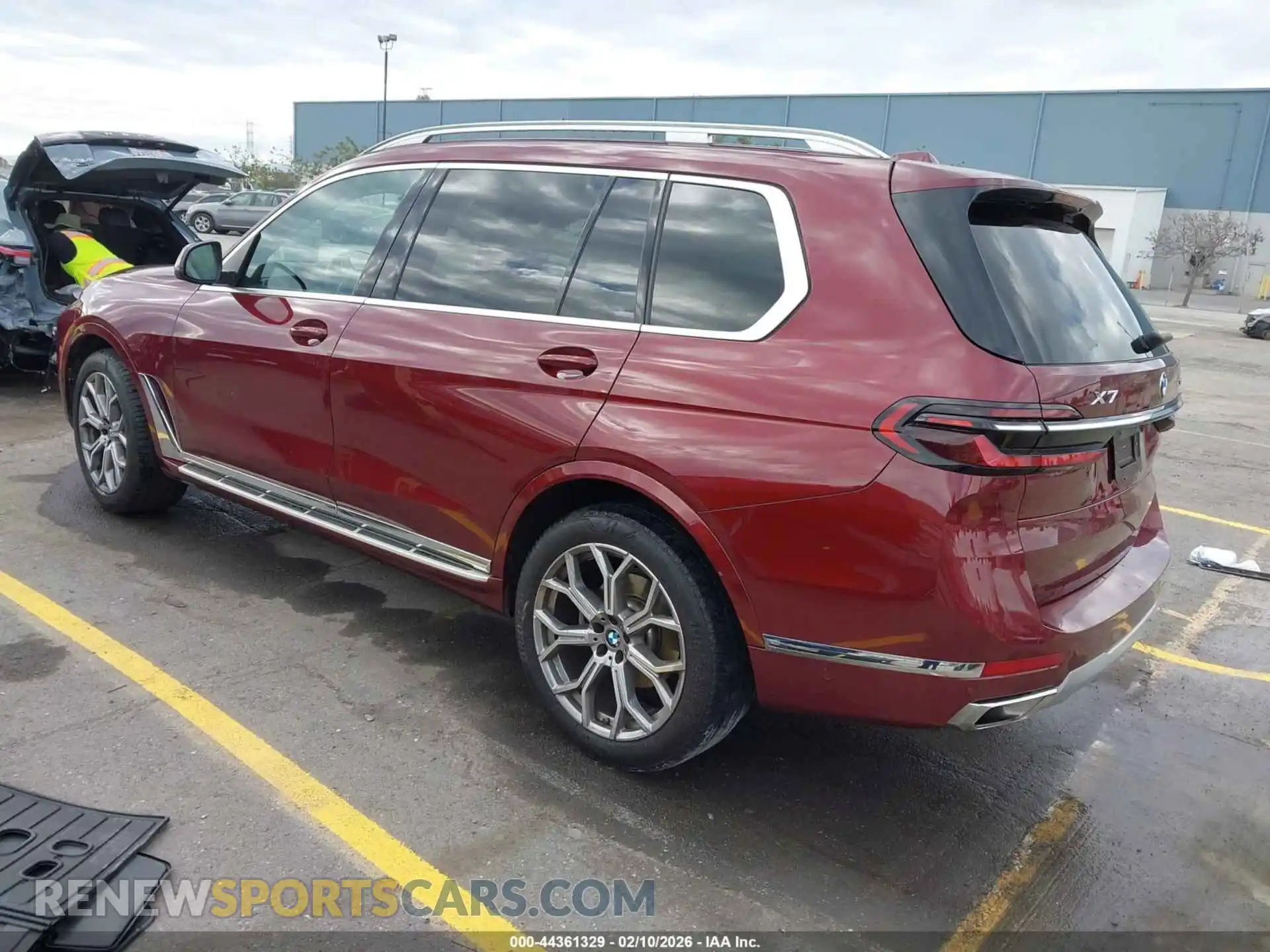 3 Фотография поврежденного автомобиля 5UX23EM05R9T87756 BMW X7 2024