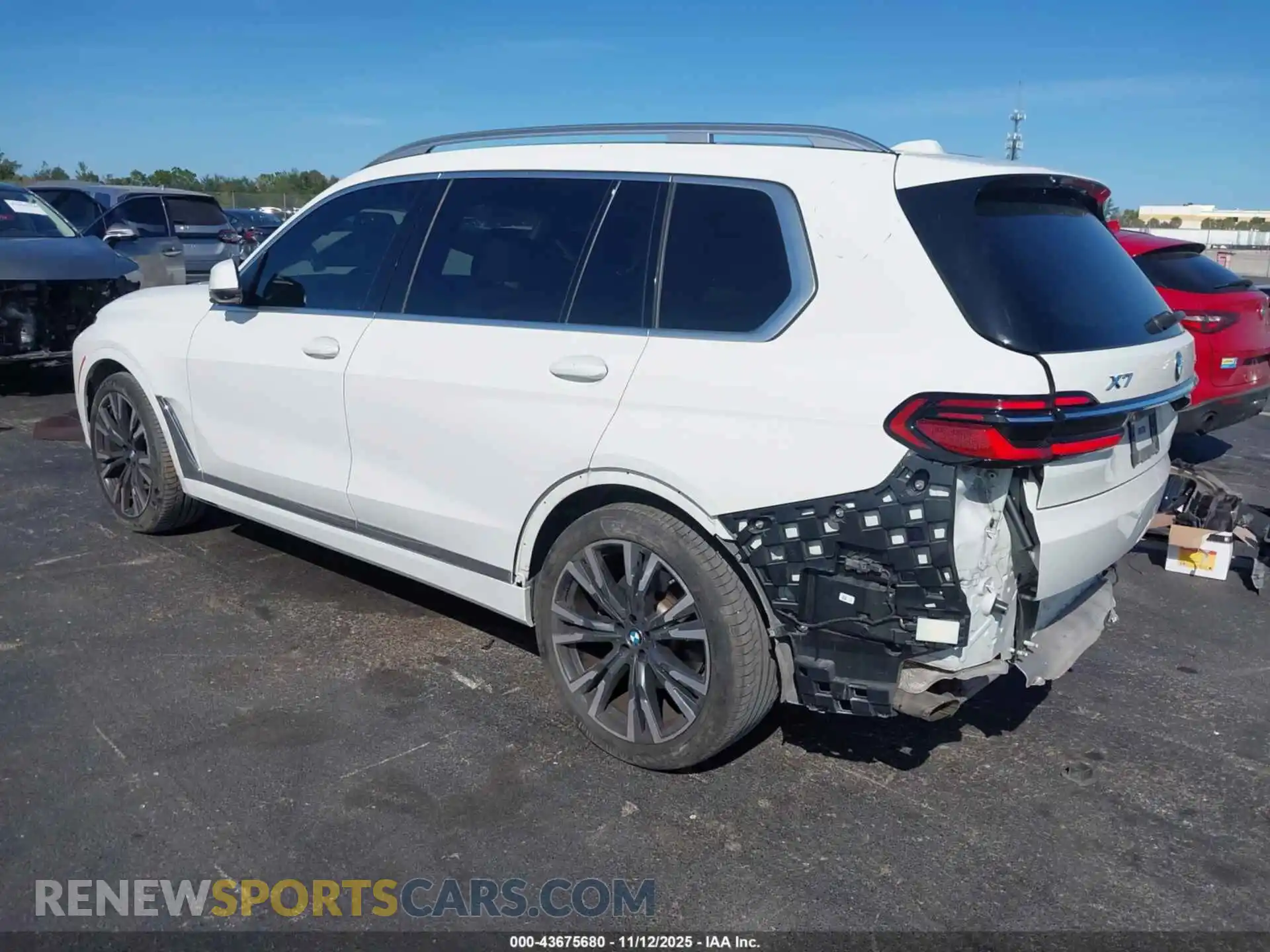 3 Photograph of a damaged car 5UX23EM05R9U17855 BMW X7 2024