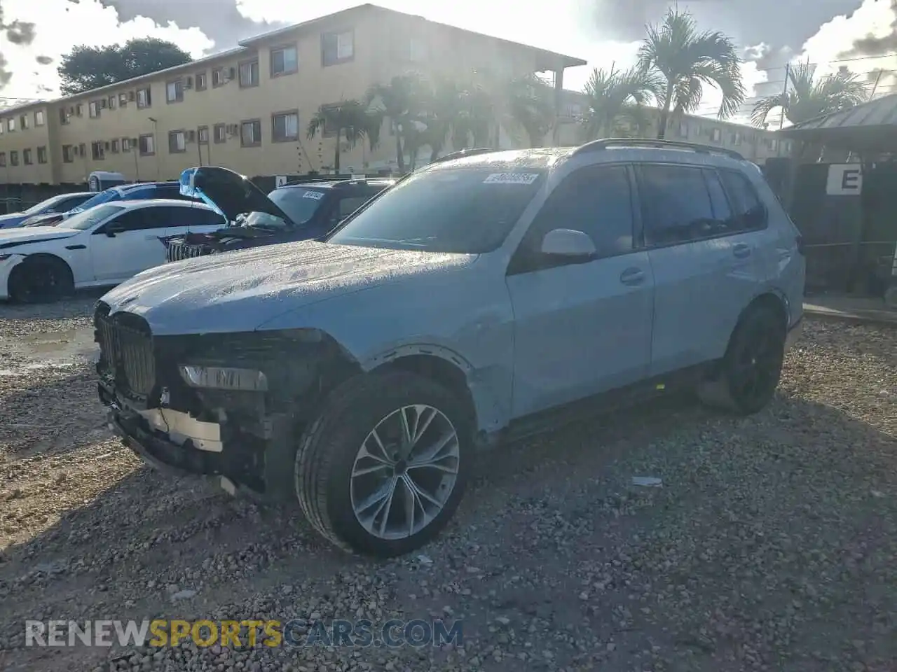 1 Photograph of a damaged car 5UX23EM05R9V32942 BMW X7 2024