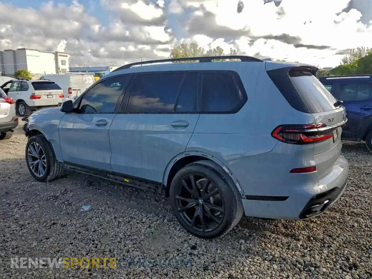 2 Photograph of a damaged car 5UX23EM05R9V32942 BMW X7 2024
