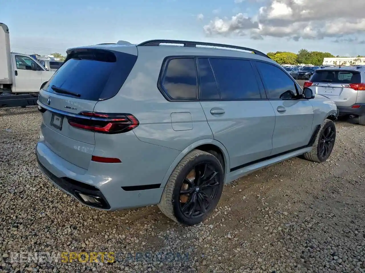 3 Photograph of a damaged car 5UX23EM05R9V32942 BMW X7 2024