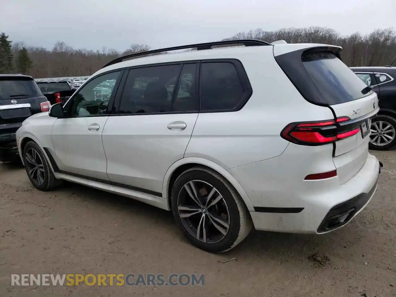 2 Photograph of a damaged car 5UX23EM05R9V36134 BMW X7 2024