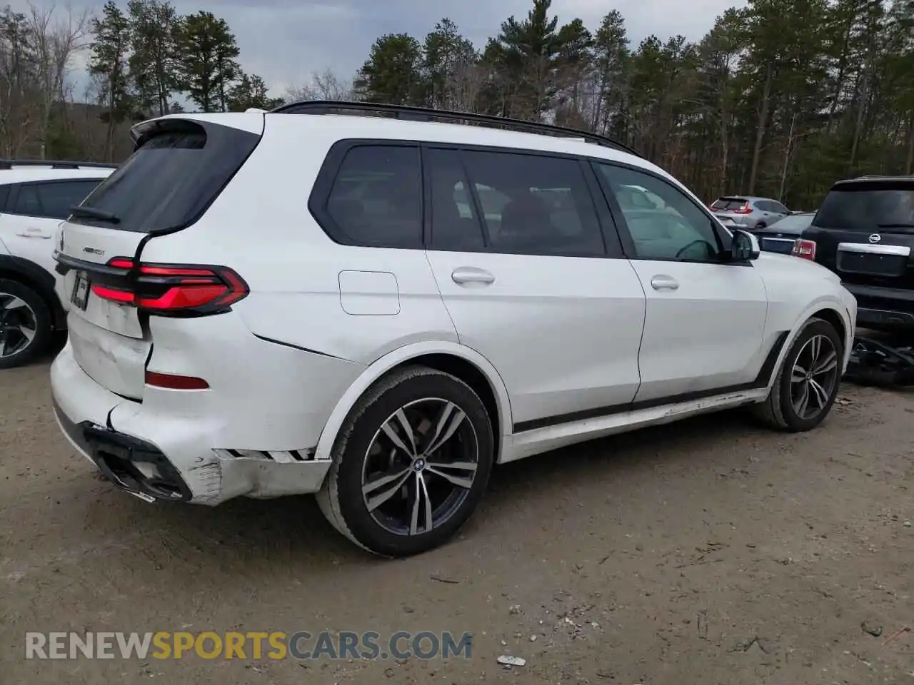 3 Photograph of a damaged car 5UX23EM05R9V36134 BMW X7 2024