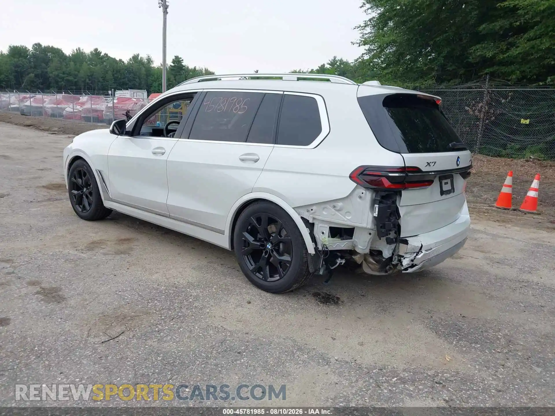 3 Photograph of a damaged car 5UX23EM05R9V40197 BMW X7 2024