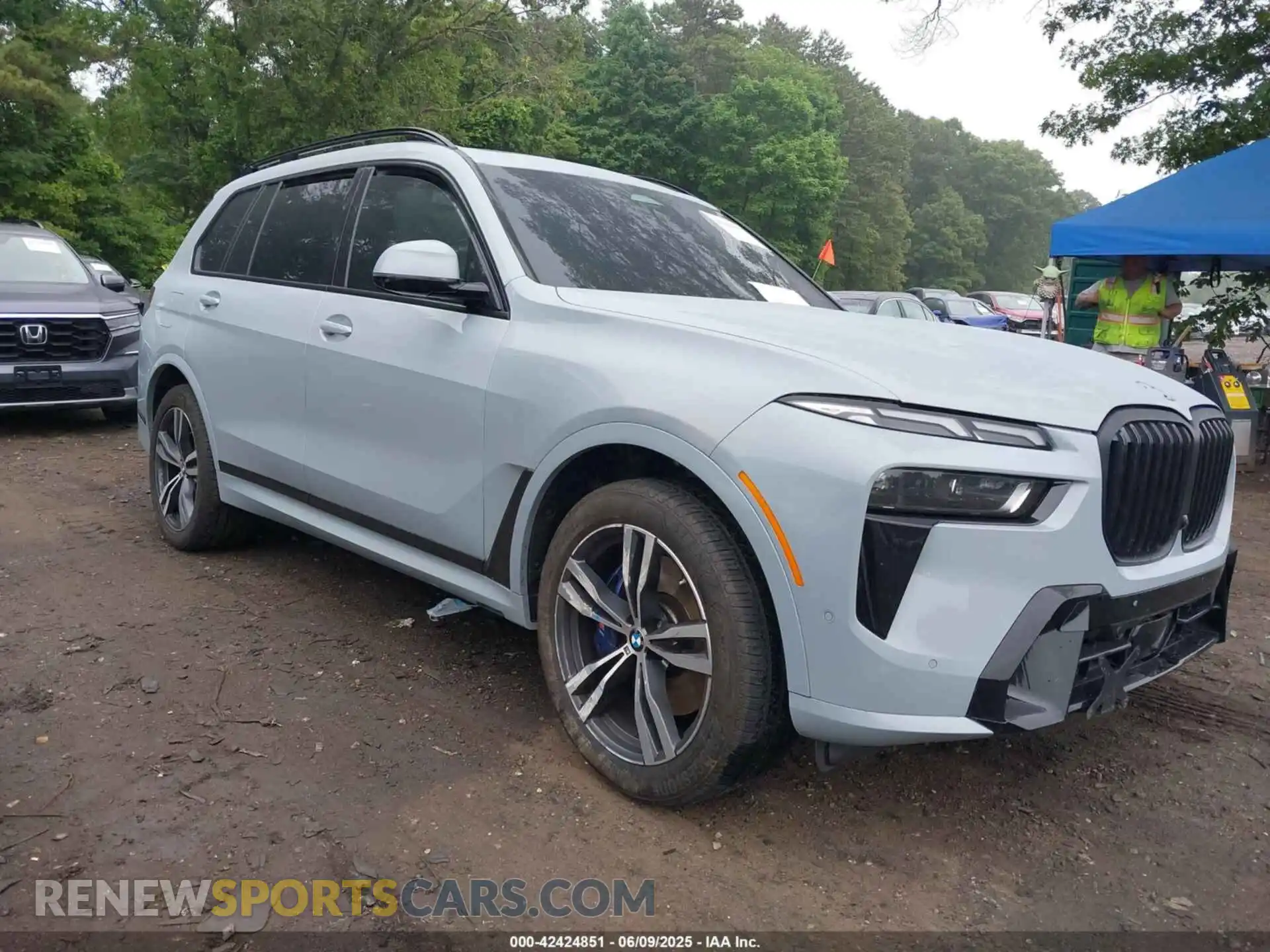1 Photograph of a damaged car 5UX23EM05R9V63673 BMW X7 2024