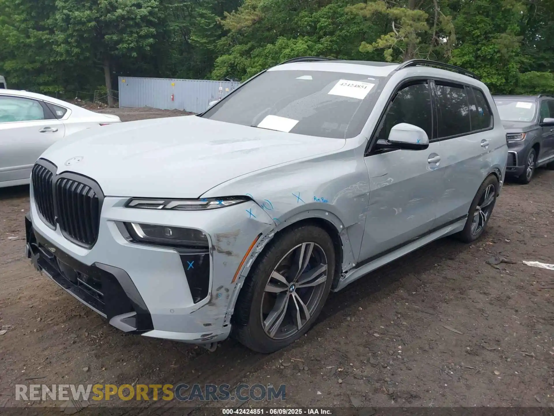 2 Photograph of a damaged car 5UX23EM05R9V63673 BMW X7 2024