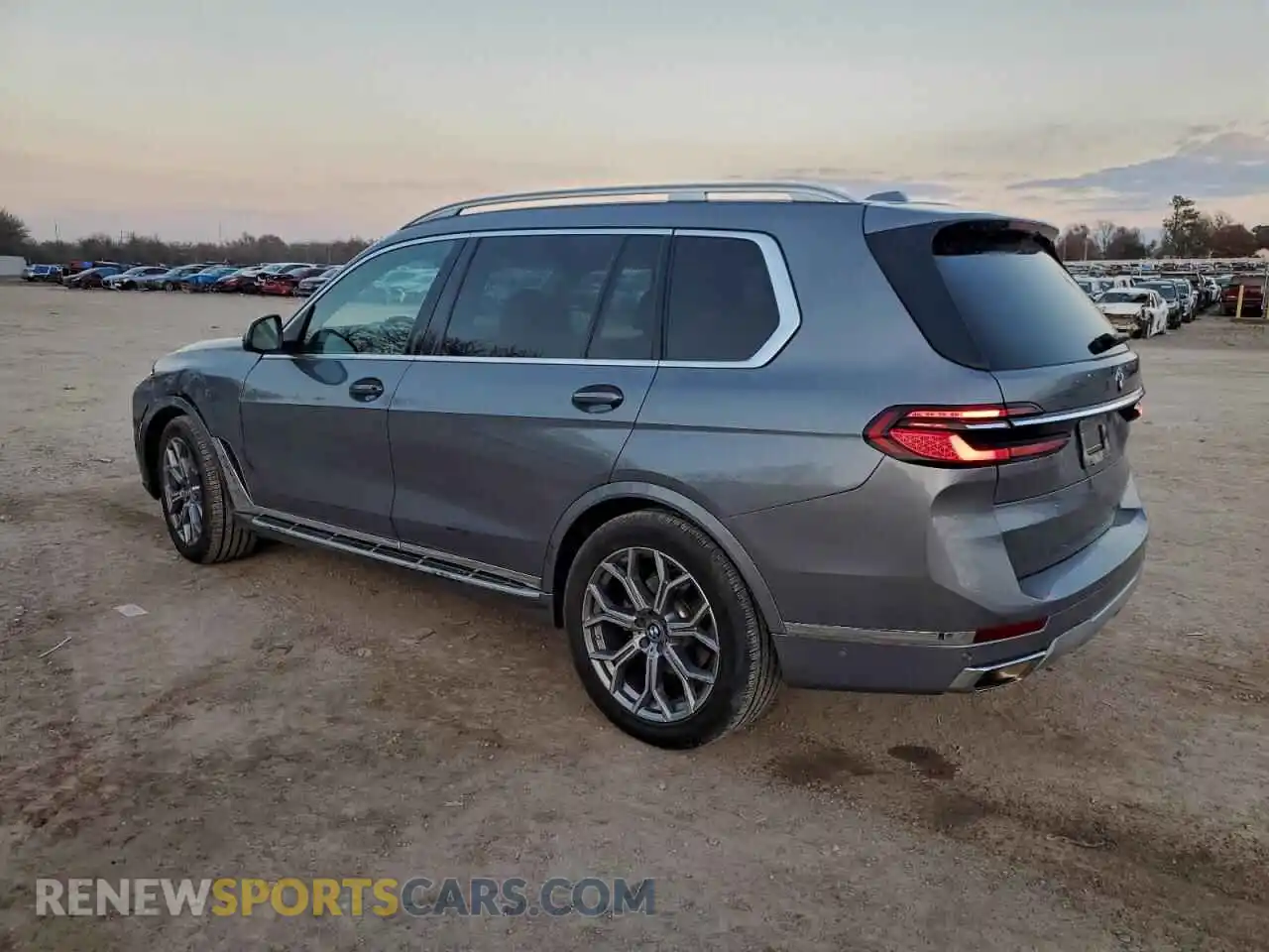 2 Photograph of a damaged car 5UX23EM05R9V87181 BMW X7 2024