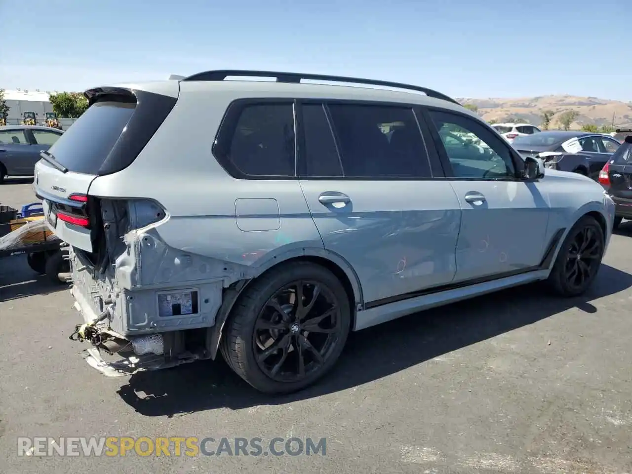 3 fotografías del automóvil dañado 5UX23EM06R9S31323 BMW X7 2024