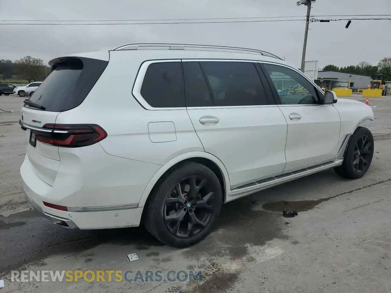3 Photograph of a damaged car 5UX23EM06R9S67707 BMW X7 2024