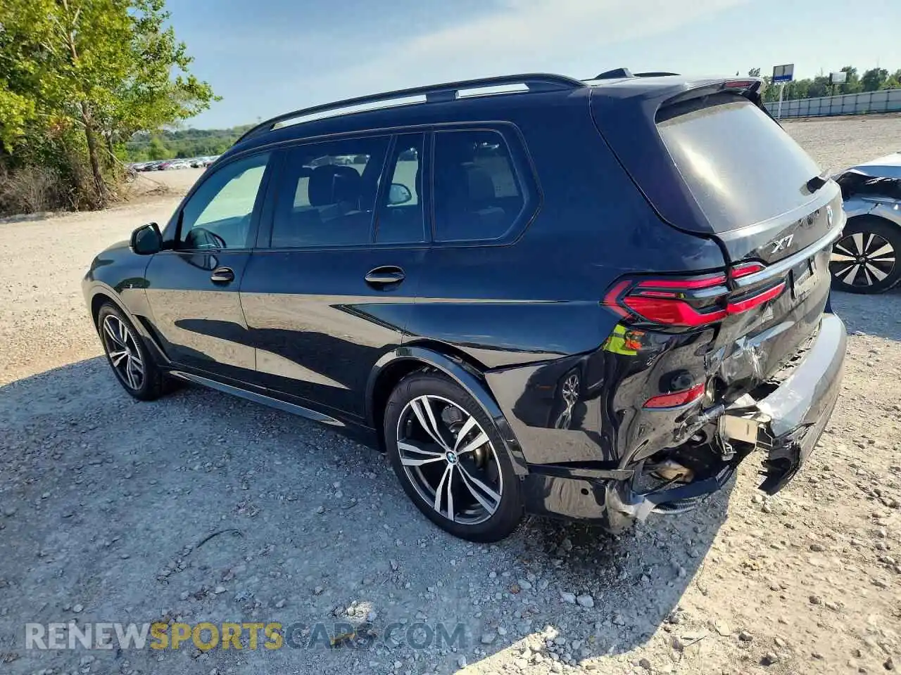2 Фотография поврежденного автомобиля 5UX23EM06R9T08806 BMW X7 2024