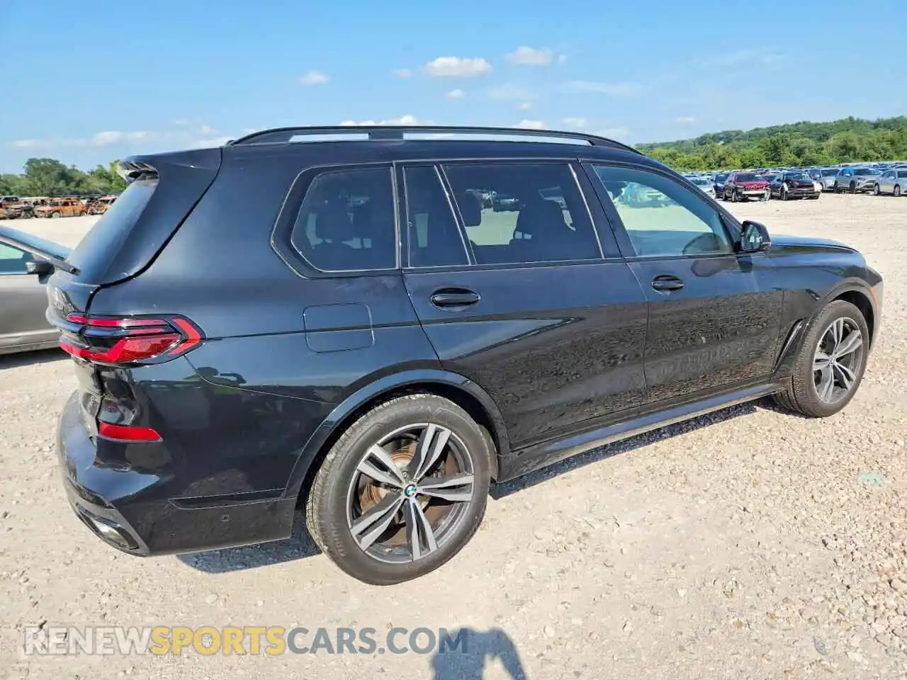 3 Фотография поврежденного автомобиля 5UX23EM06R9T08806 BMW X7 2024