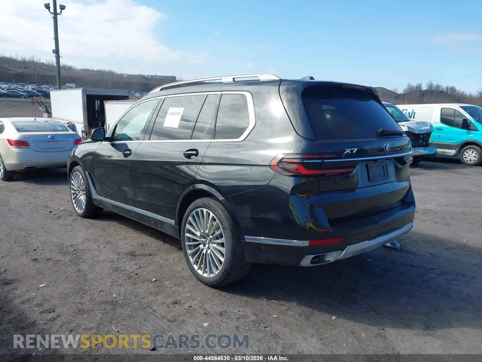 3 Photograph of a damaged car 5UX23EM06R9T68486 BMW X7 2024