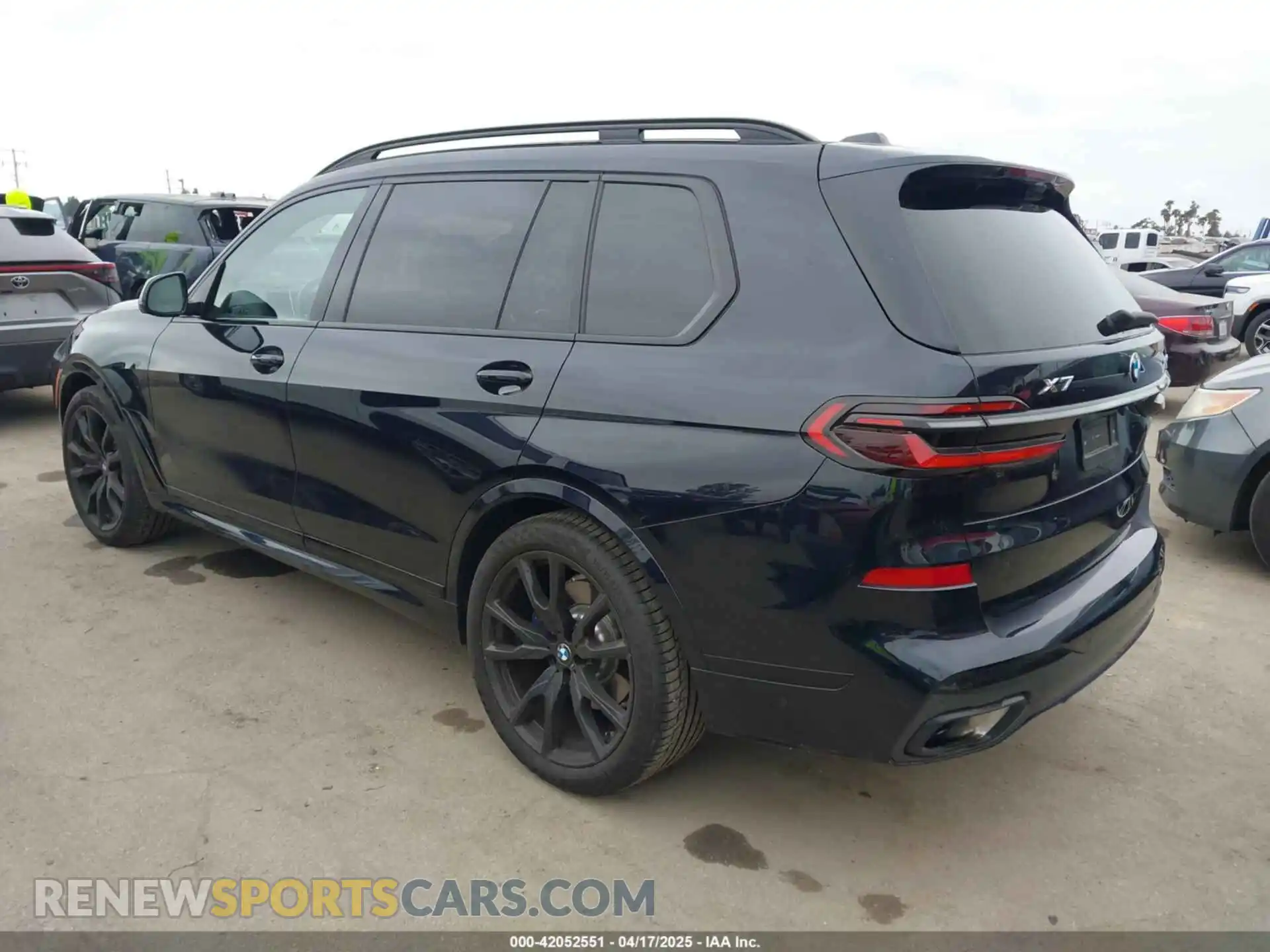 3 Photograph of a damaged car 5UX23EM06R9T77110 BMW X7 2024