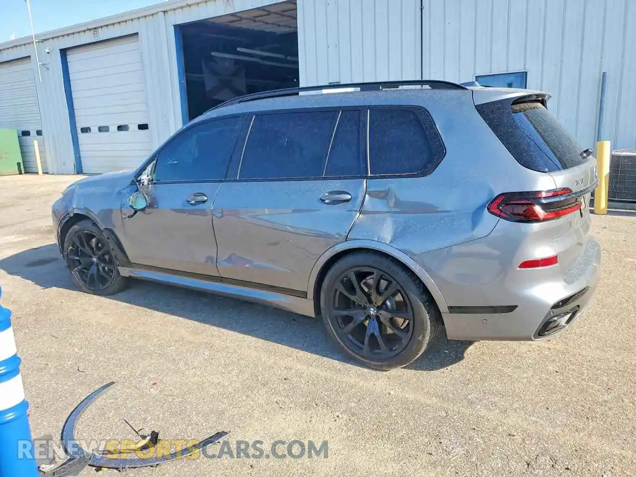 2 fotografías del automóvil dañado 5UX23EM06R9U01213 BMW X7 2024