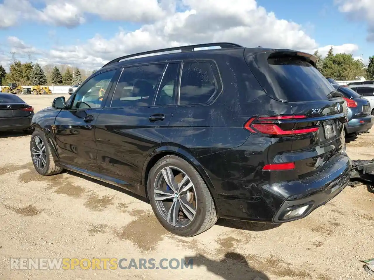 2 Photograph of a damaged car 5UX23EM06R9U16116 BMW X7 2024