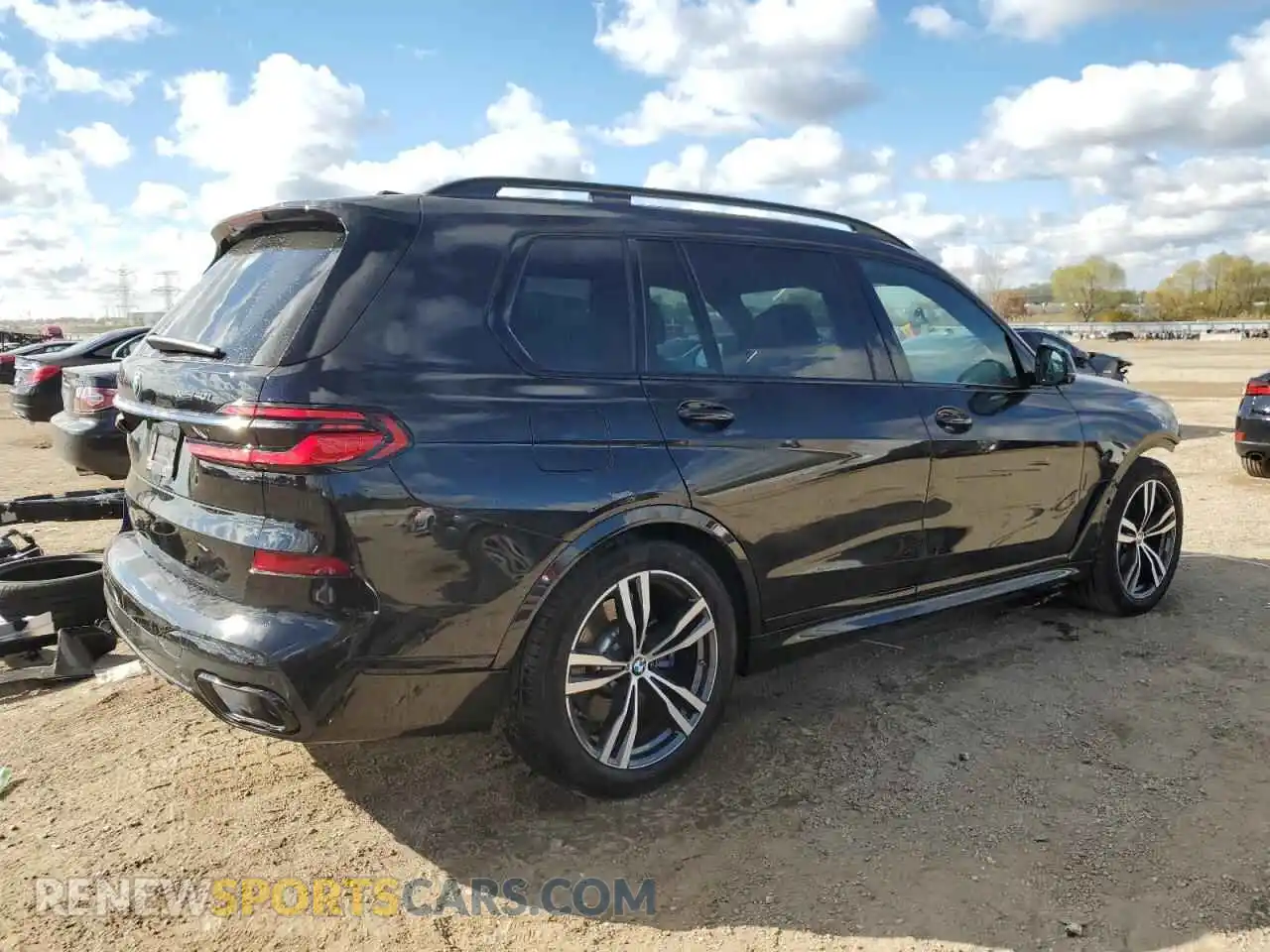 3 Photograph of a damaged car 5UX23EM06R9U16116 BMW X7 2024