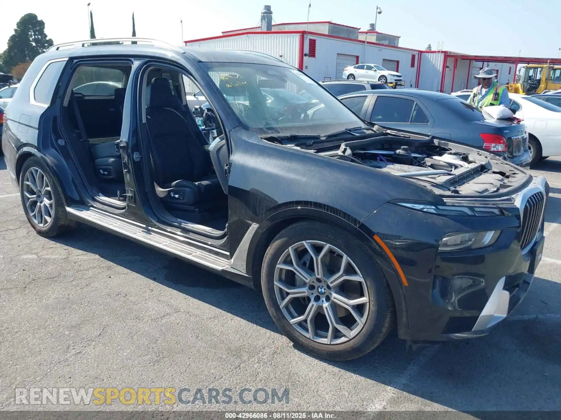 1 Photograph of a damaged car 5UX23EM06R9V05054 BMW X7 2024