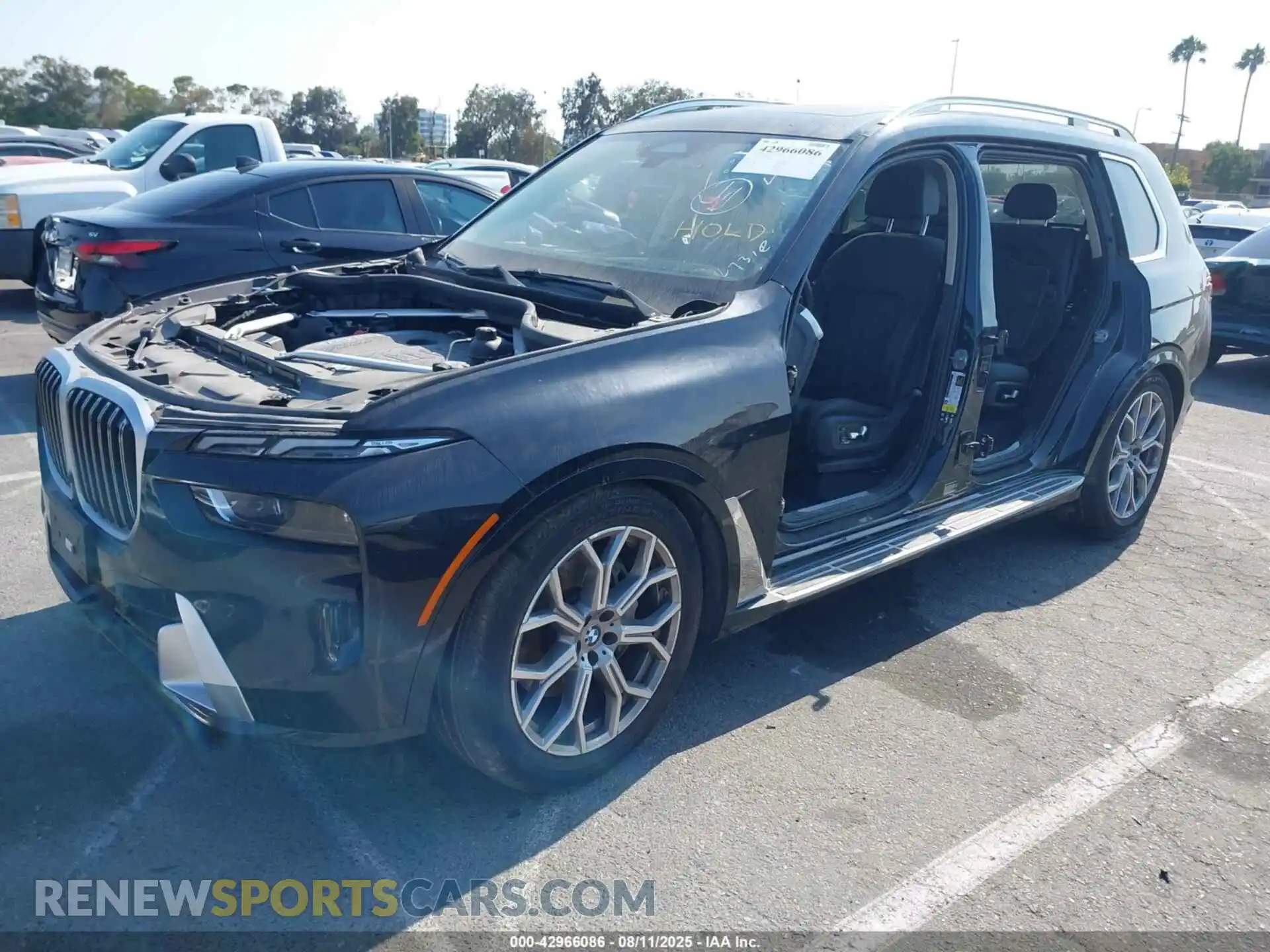 2 Photograph of a damaged car 5UX23EM06R9V05054 BMW X7 2024