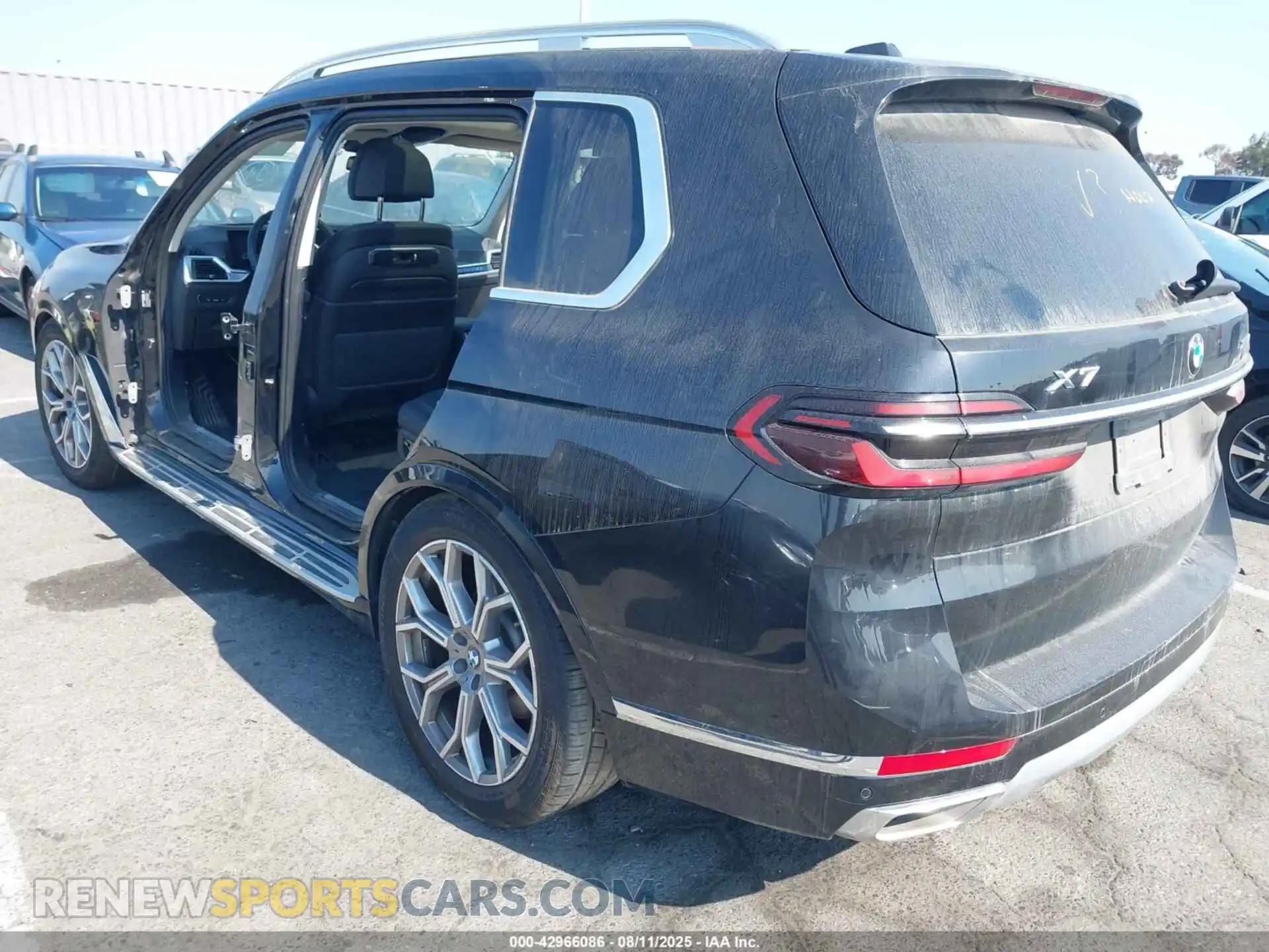 3 Photograph of a damaged car 5UX23EM06R9V05054 BMW X7 2024