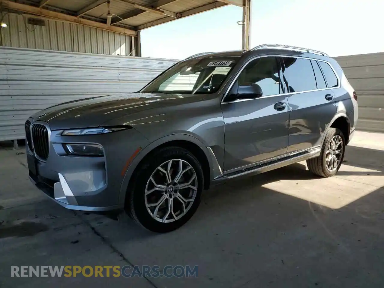 1 Photograph of a damaged car 5UX23EM06R9V10318 BMW X7 2024