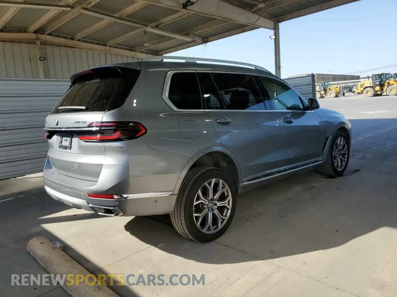 3 Photograph of a damaged car 5UX23EM06R9V10318 BMW X7 2024