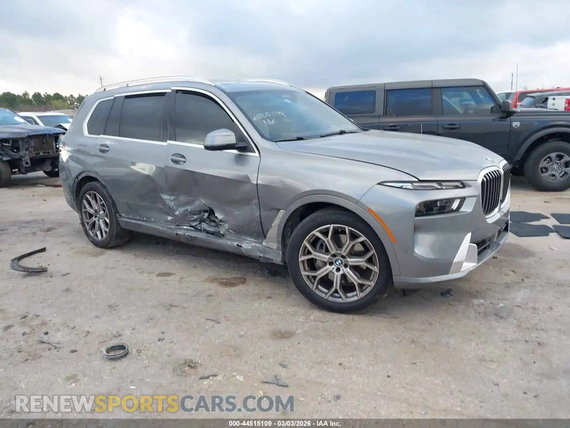 1 Фотография поврежденного автомобиля 5UX23EM06R9V50477 BMW X7 2024