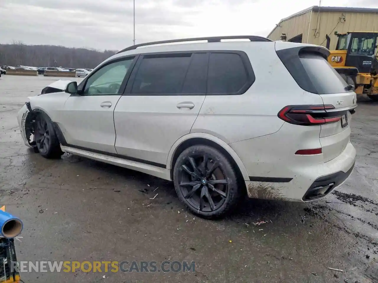 2 Photograph of a damaged car 5UX23EM07R9S12750 BMW X7 2024