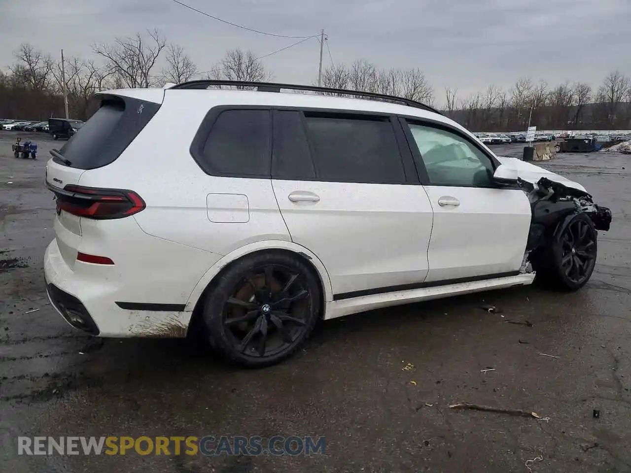 3 Photograph of a damaged car 5UX23EM07R9S12750 BMW X7 2024