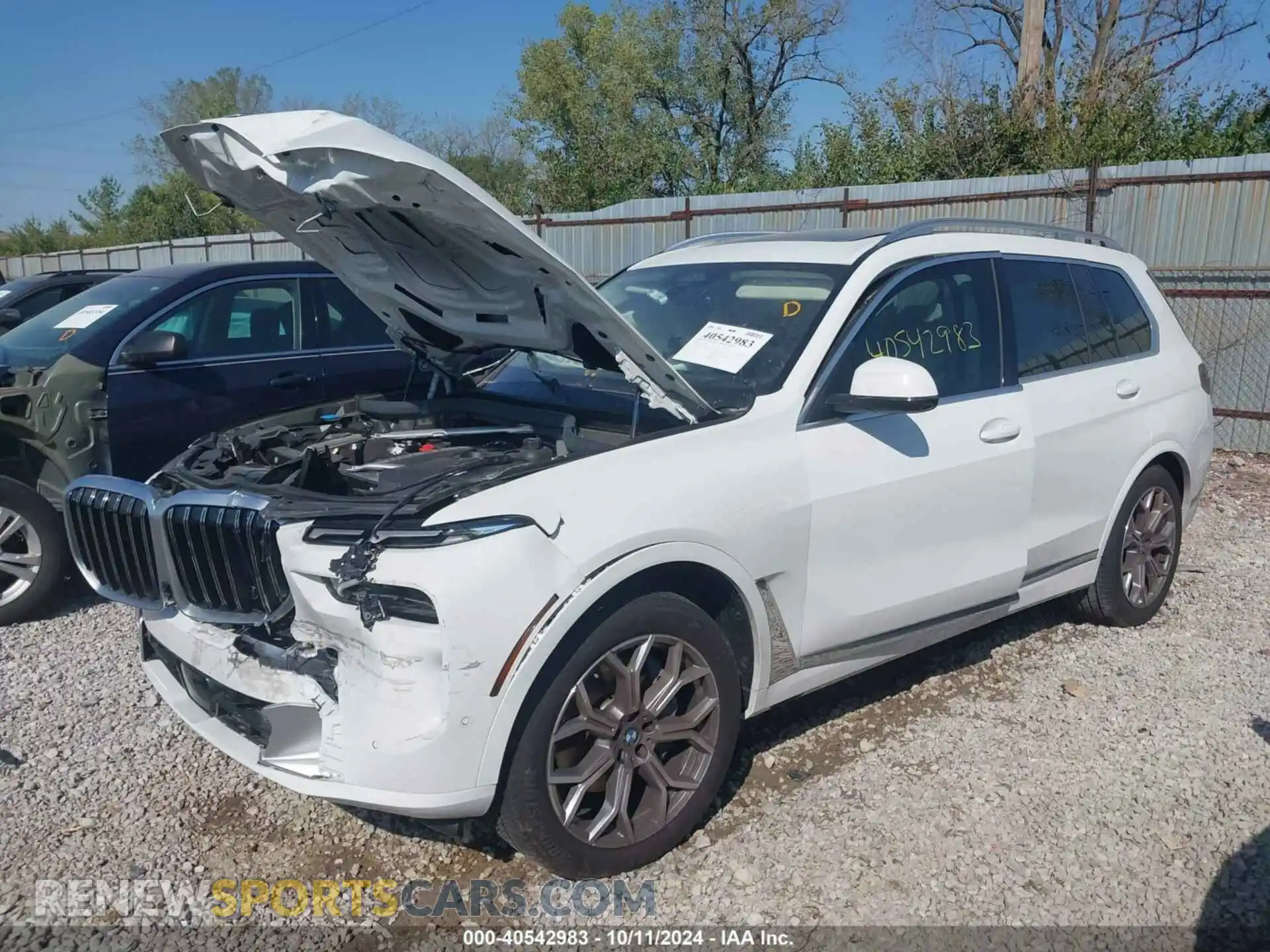 2 fotografías del automóvil dañado 5UX23EM07R9S41438 BMW X7 2024