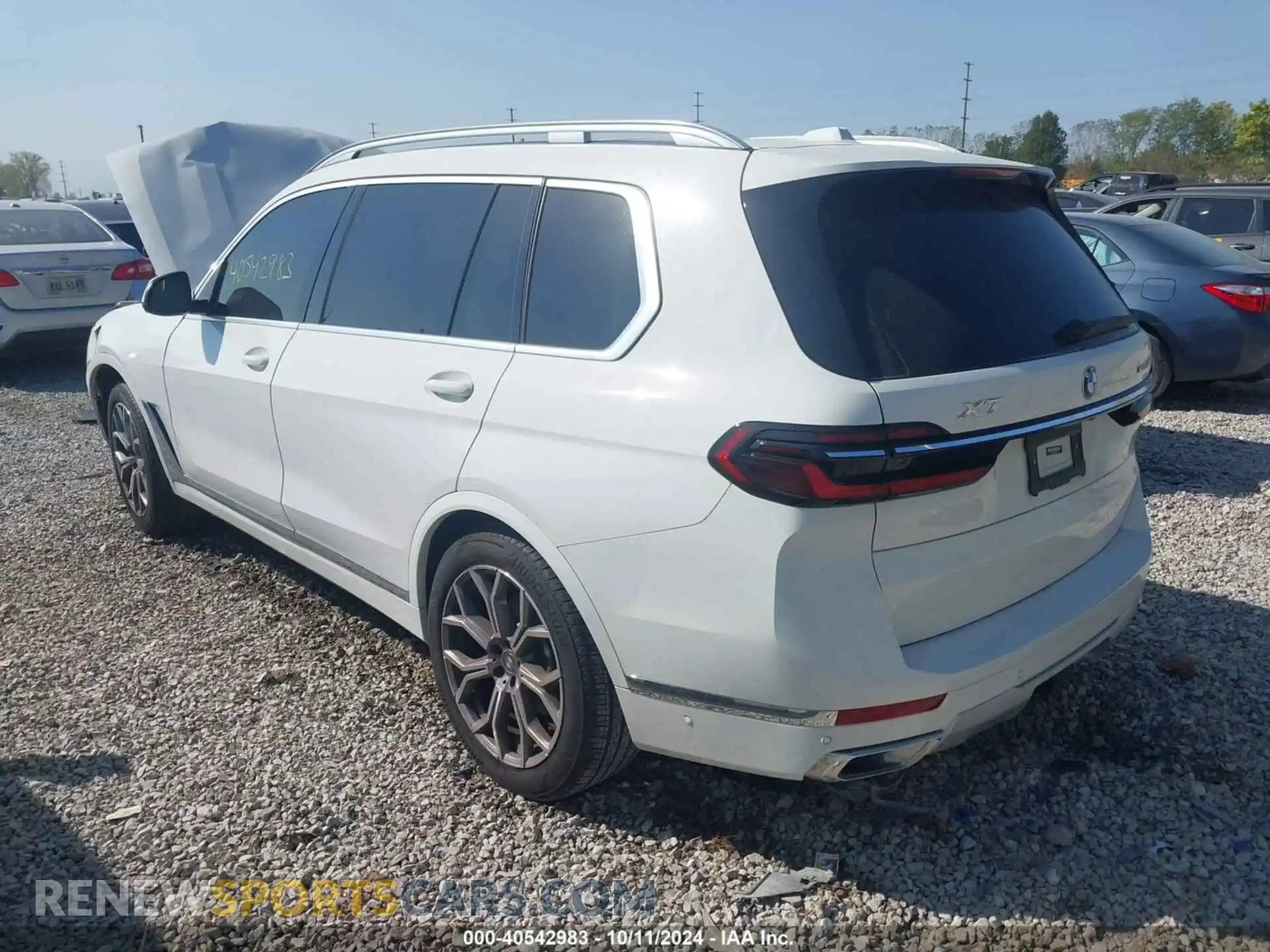 3 fotografías del automóvil dañado 5UX23EM07R9S41438 BMW X7 2024