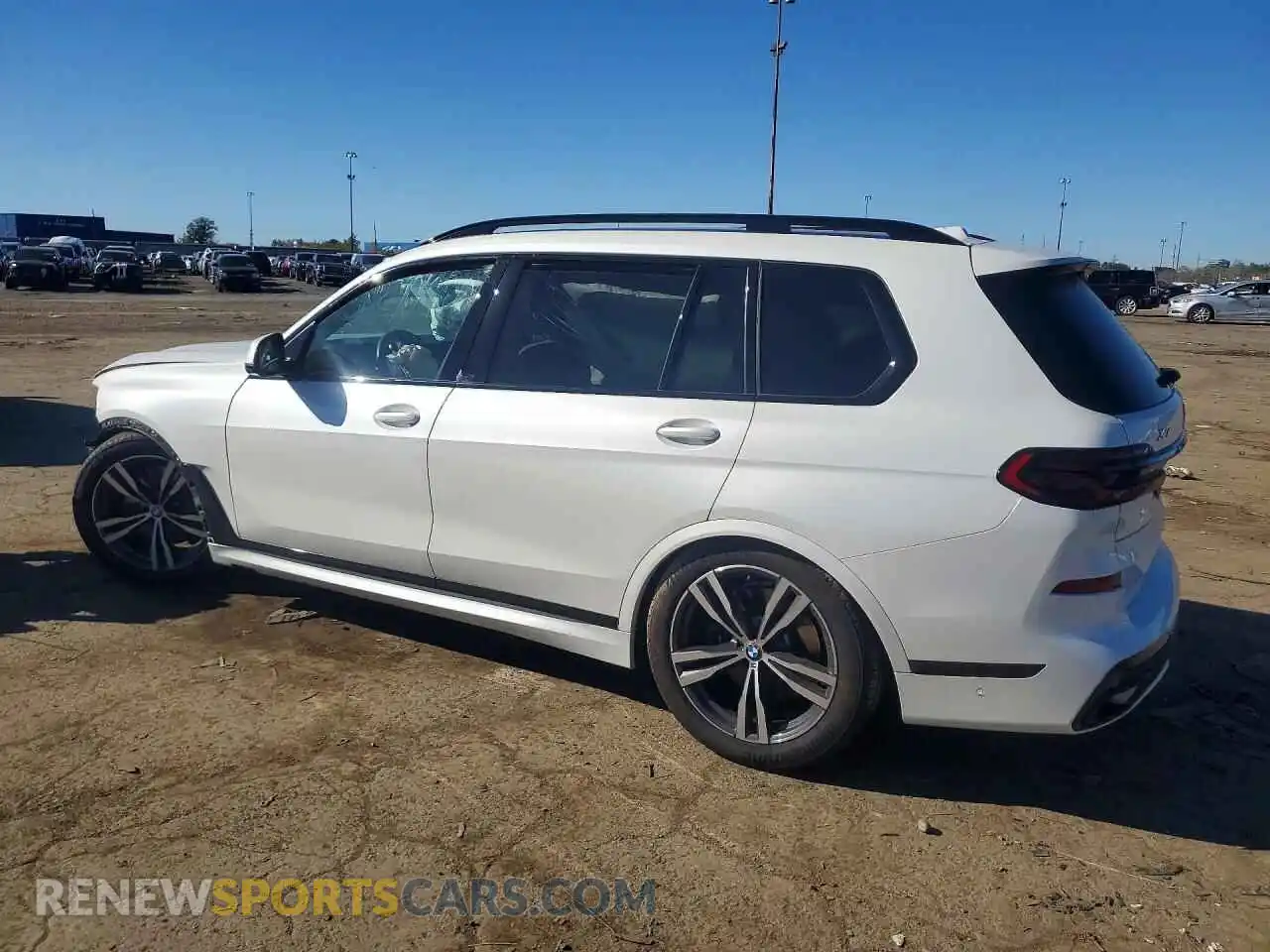2 Фотография поврежденного автомобиля 5UX23EM07R9S99372 BMW X7 2024