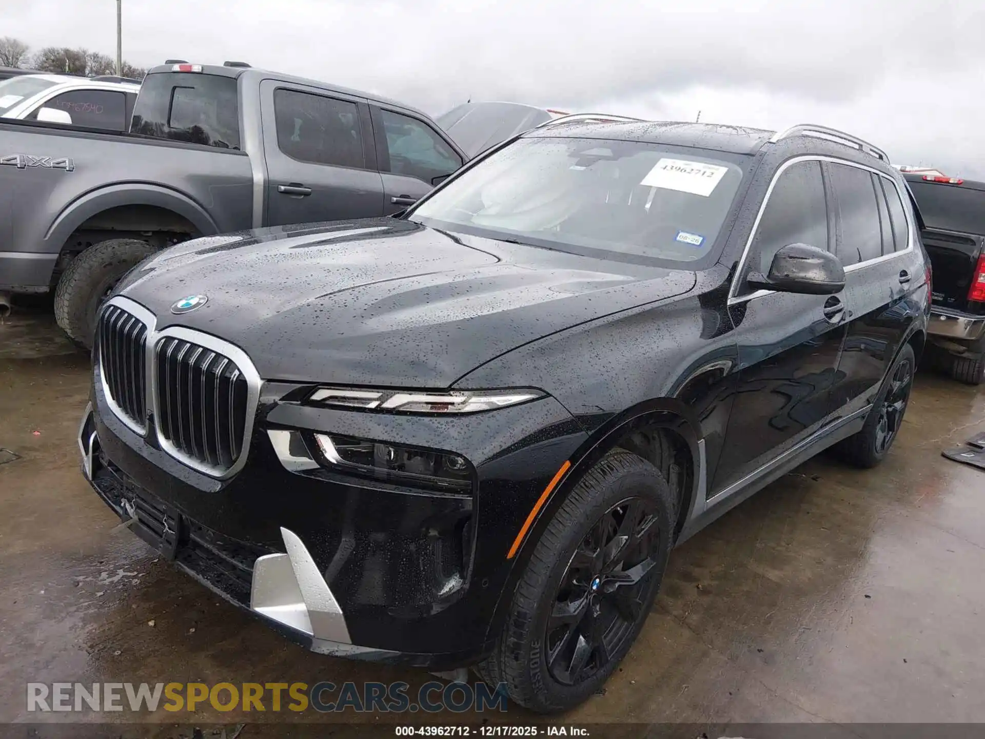 2 Photograph of a damaged car 5UX23EM07R9T59490 BMW X7 2024