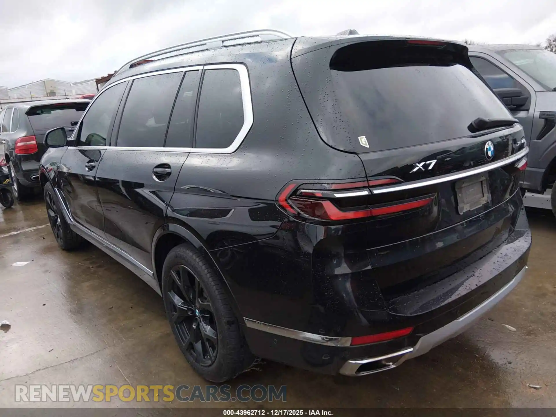 3 Photograph of a damaged car 5UX23EM07R9T59490 BMW X7 2024