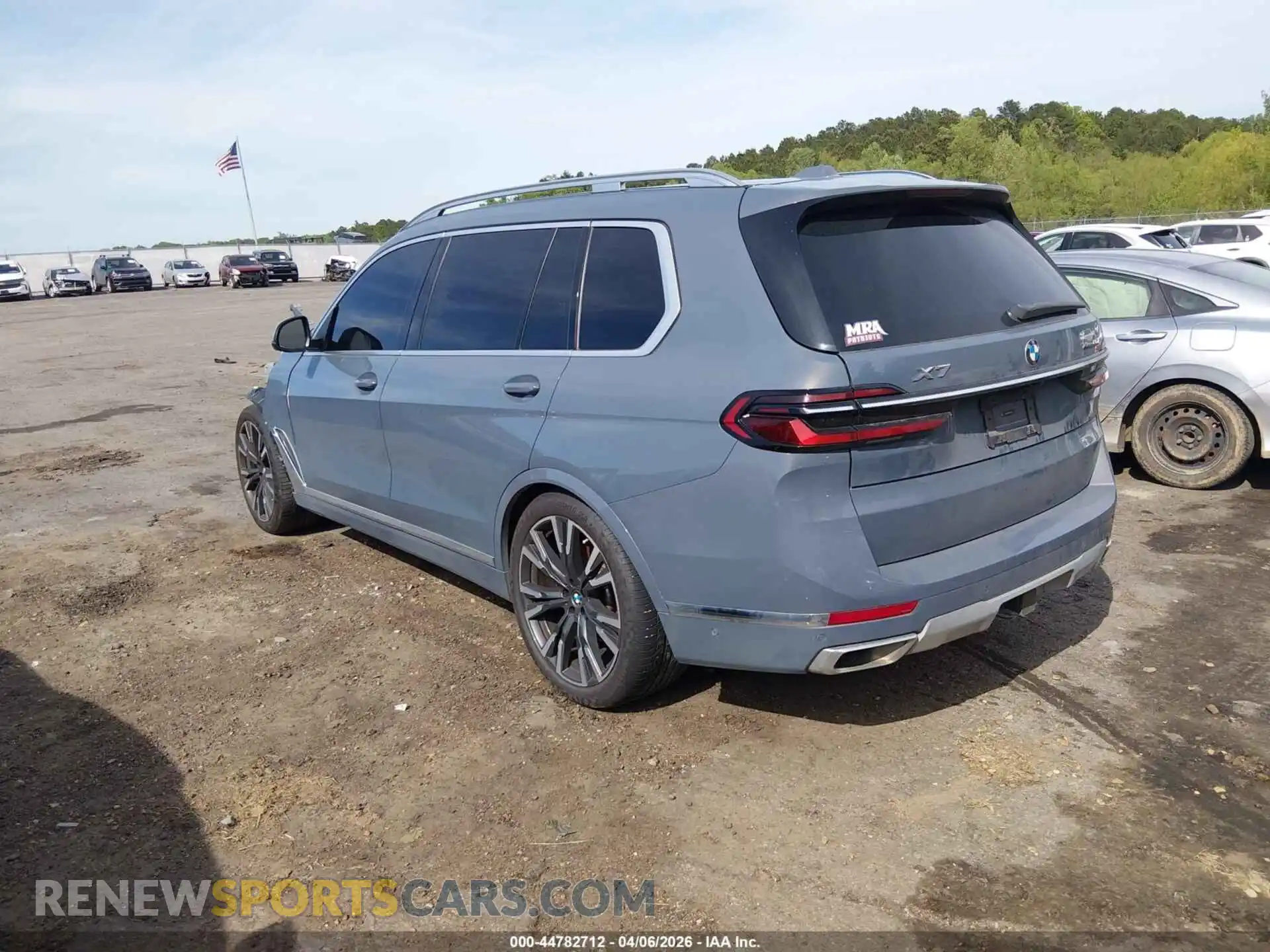 2 Photograph of a damaged car 5UX23EM07R9U83873 BMW X7 2024