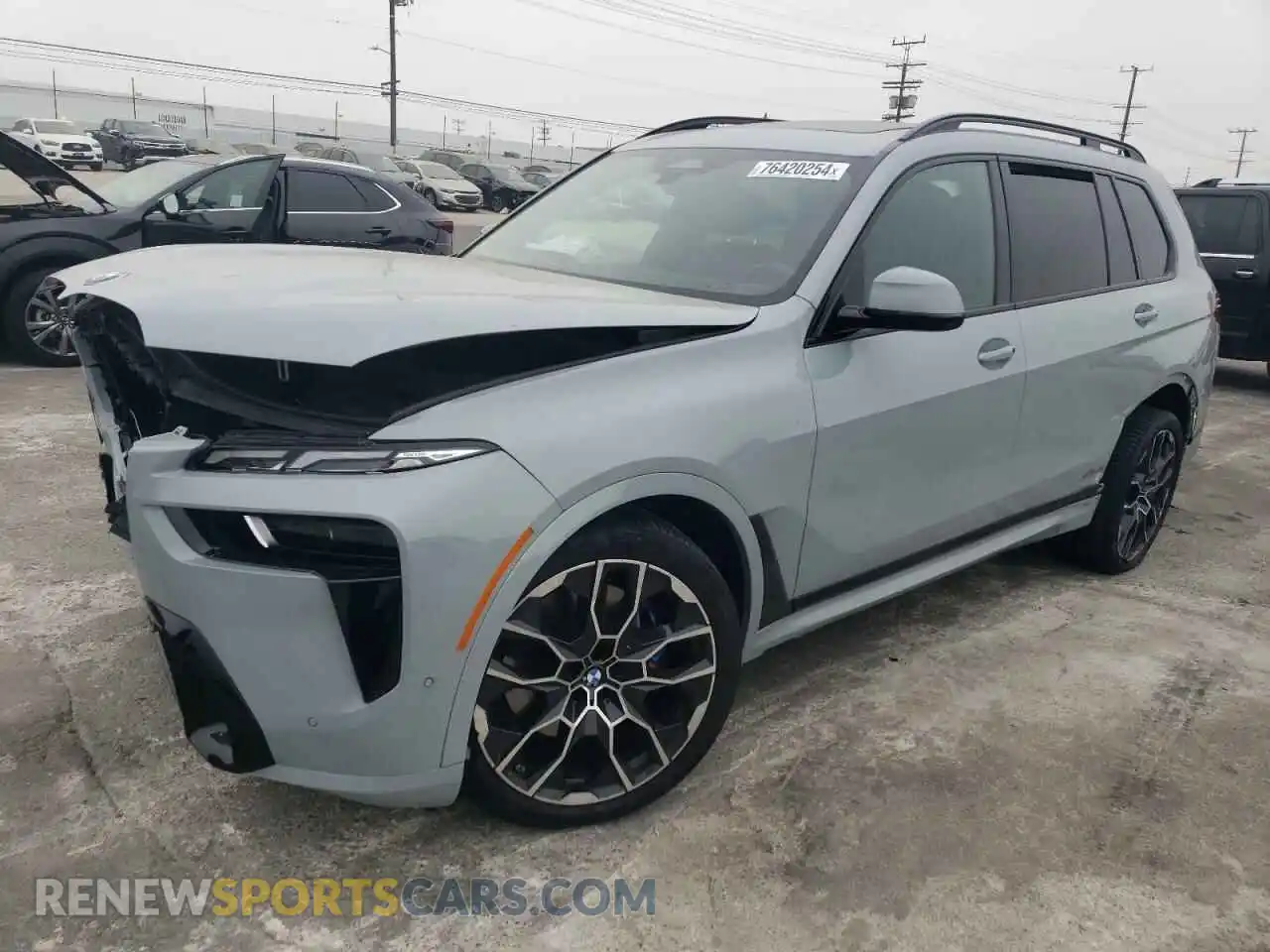 1 Photograph of a damaged car 5UX23EM07R9V30450 BMW X7 2024