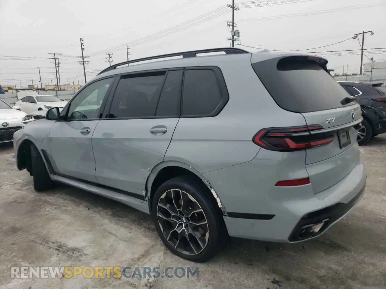 2 Photograph of a damaged car 5UX23EM07R9V30450 BMW X7 2024