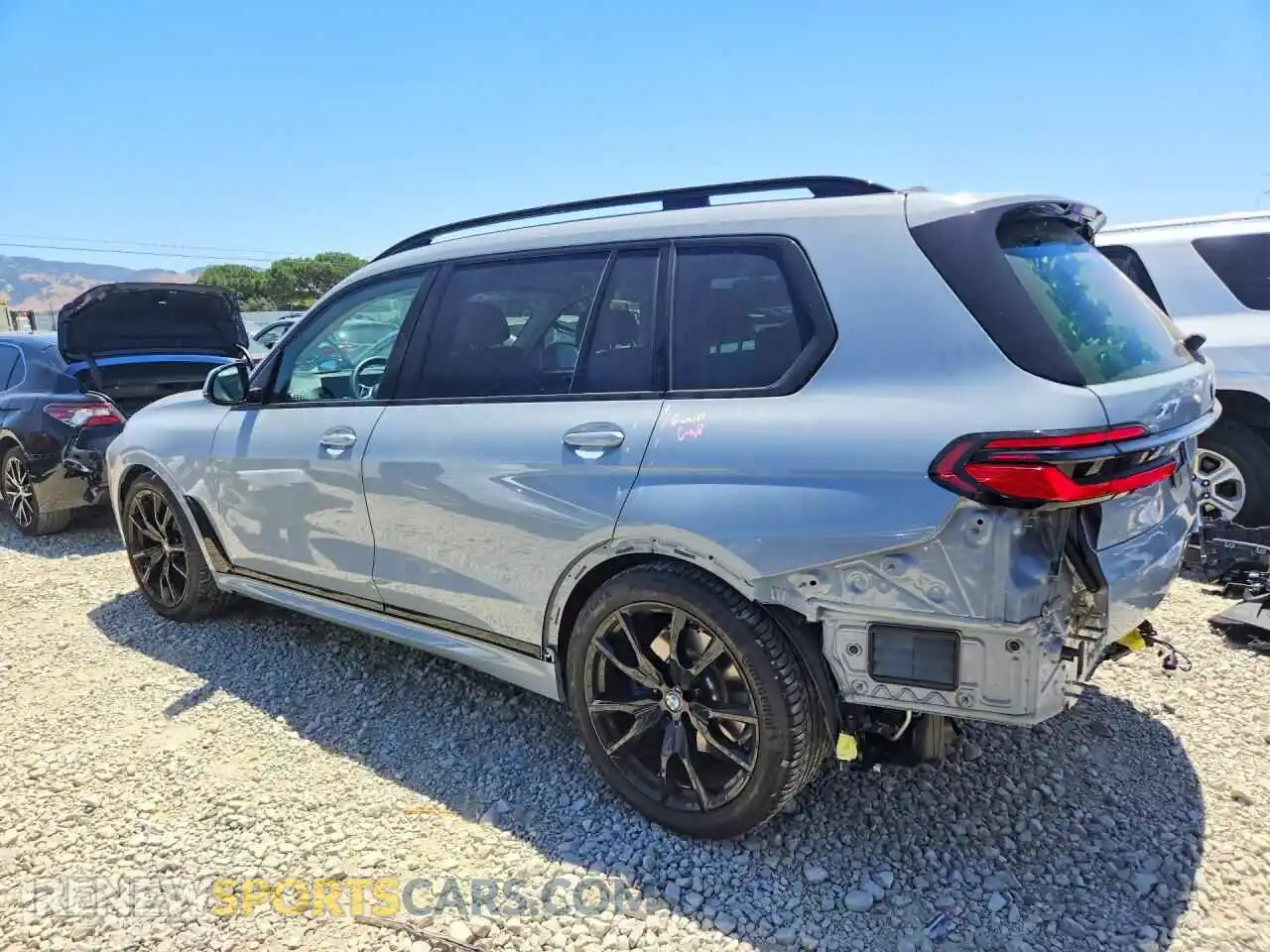 2 Photograph of a damaged car 5UX23EM07R9V41805 BMW X7 2024