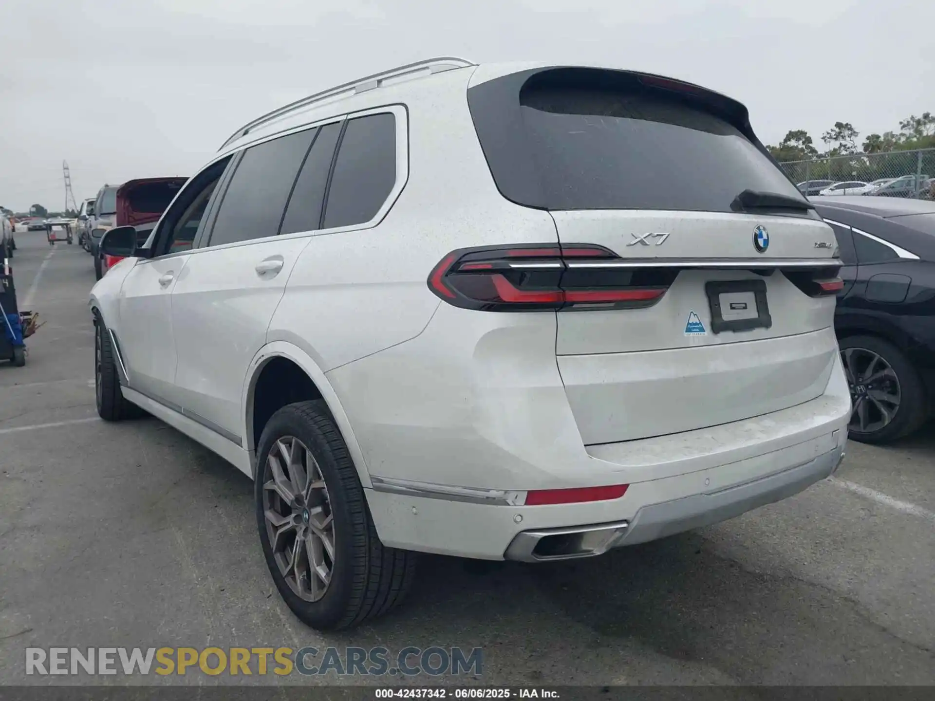 3 fotografías del automóvil dañado 5UX23EM08R9S33333 BMW X7 2024