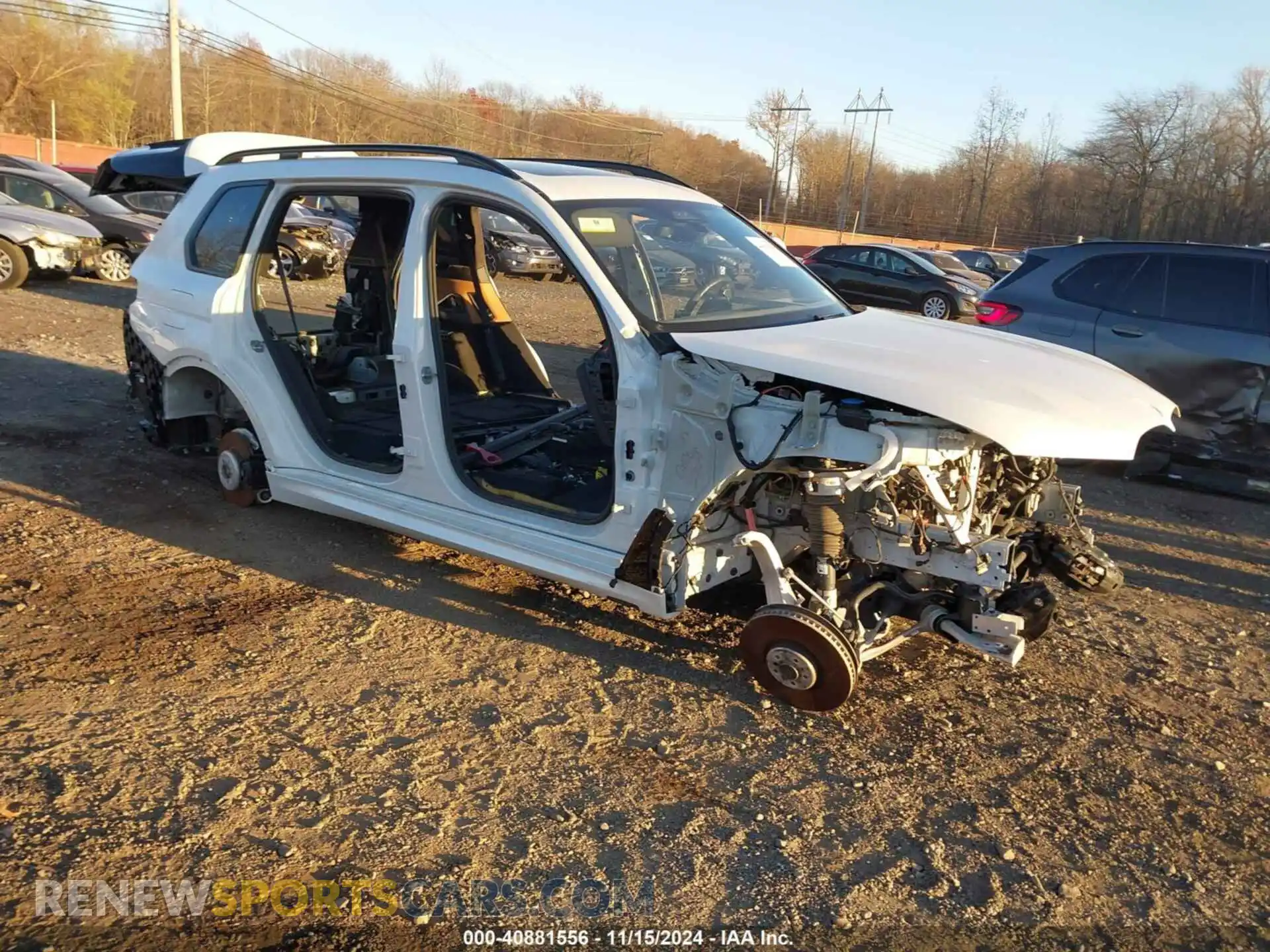1 Photograph of a damaged car 5UX23EM08R9S38676 BMW X7 2024