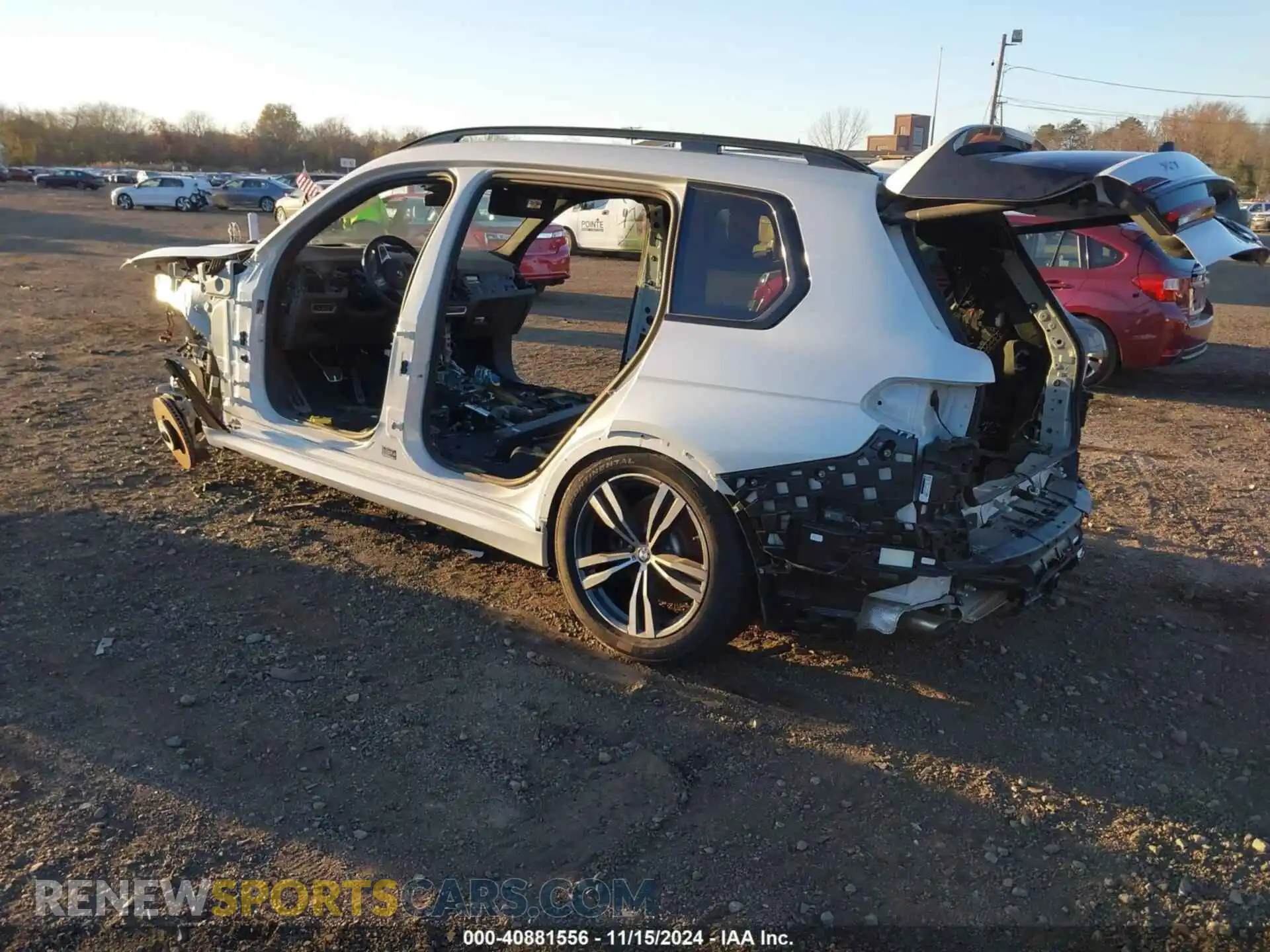3 Photograph of a damaged car 5UX23EM08R9S38676 BMW X7 2024