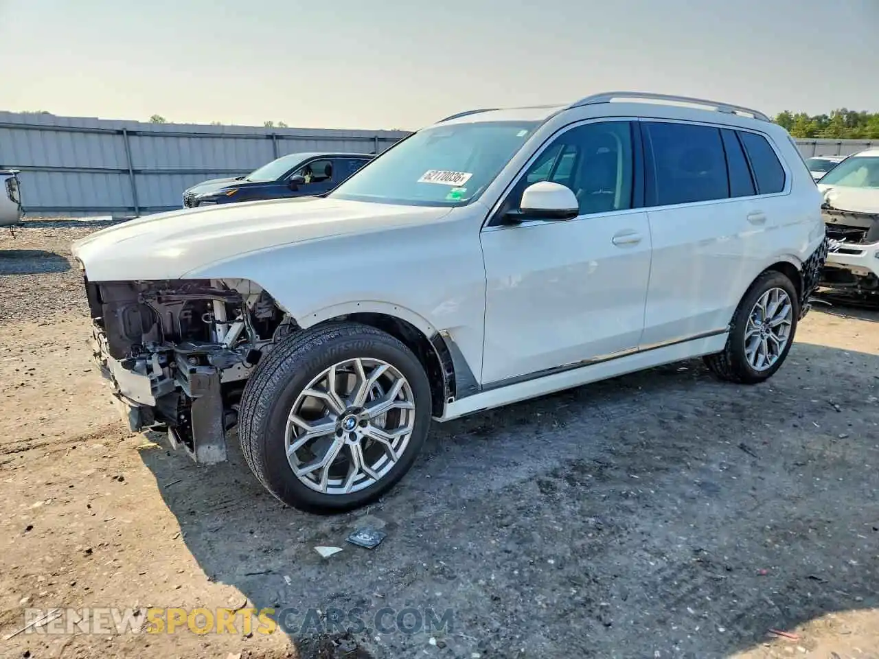 1 Photograph of a damaged car 5UX23EM08R9S50083 BMW X7 2024
