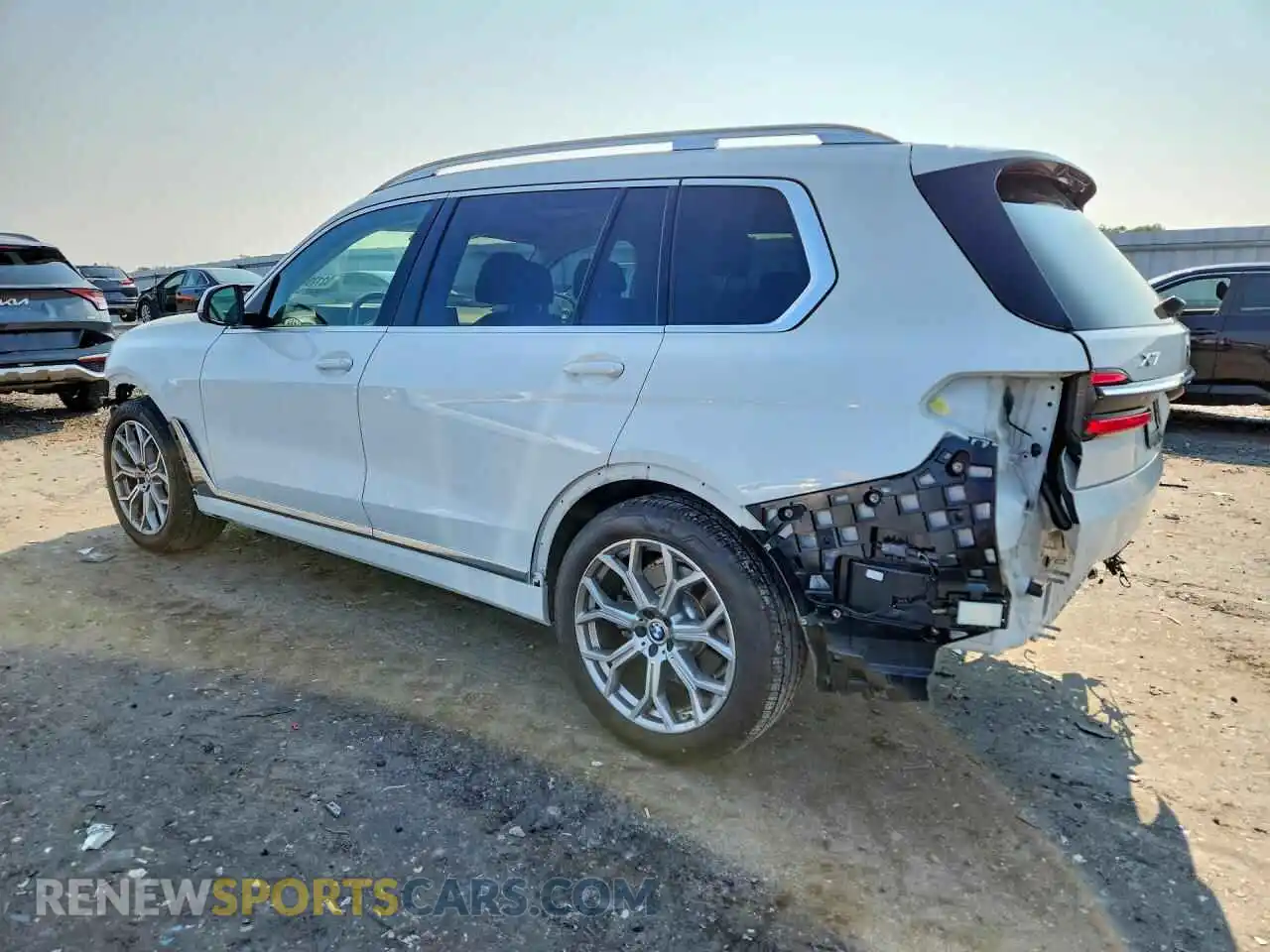 2 Photograph of a damaged car 5UX23EM08R9S50083 BMW X7 2024