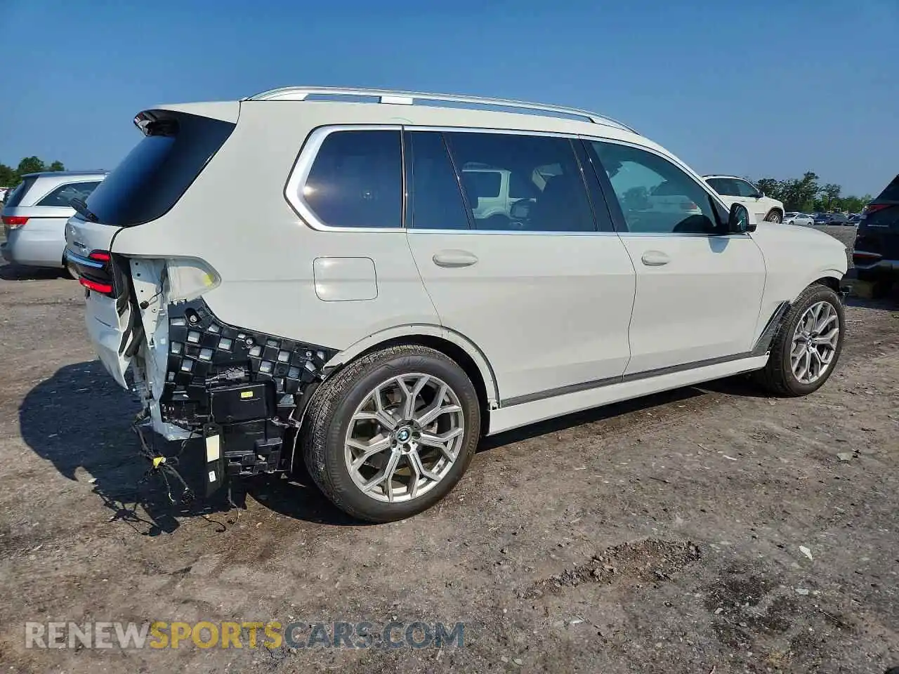 3 Photograph of a damaged car 5UX23EM08R9S50083 BMW X7 2024