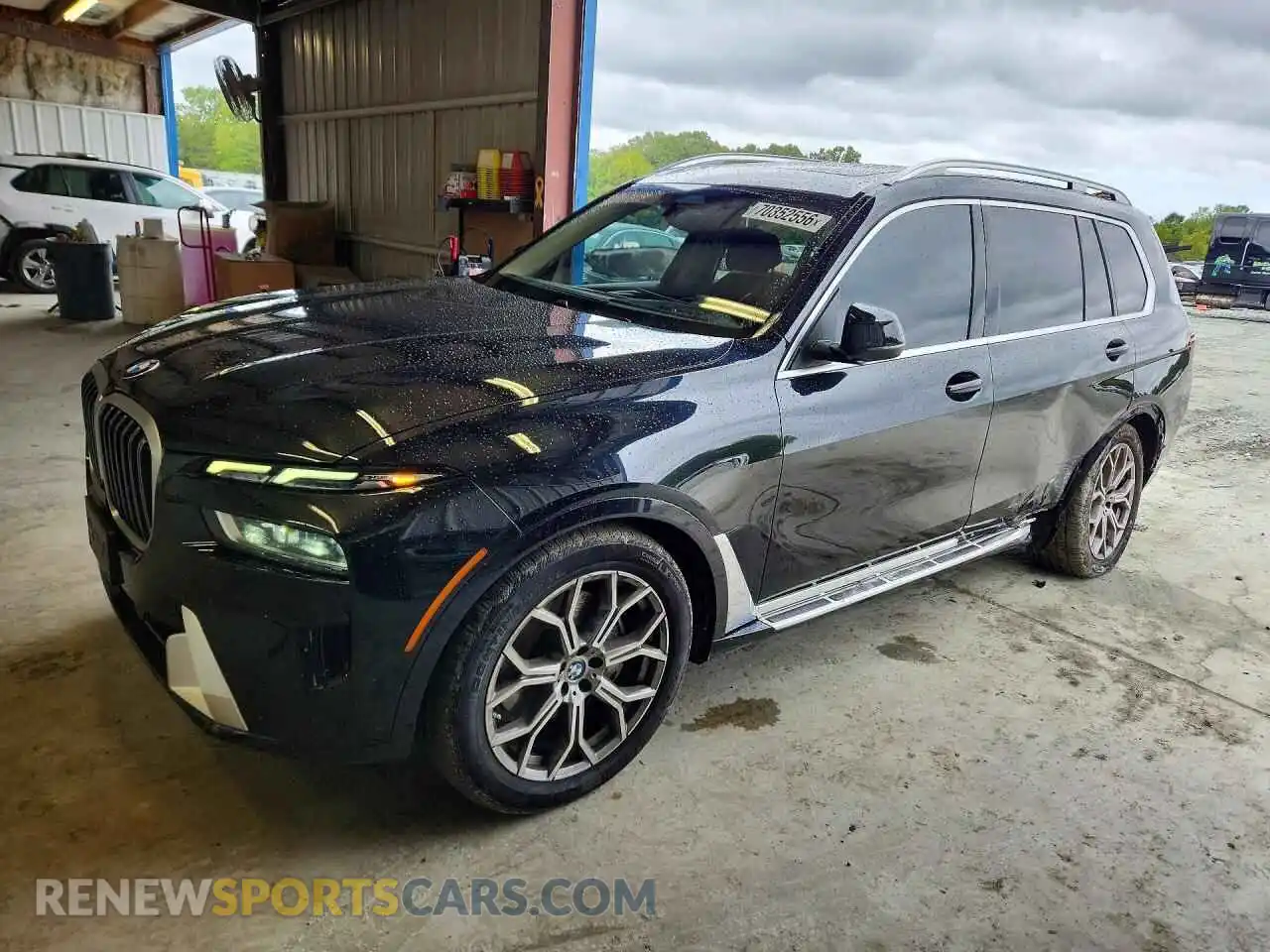 1 Photograph of a damaged car 5UX23EM08R9U41342 BMW X7 2024